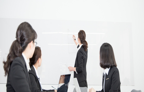 如何實現(xiàn)高效的會議？