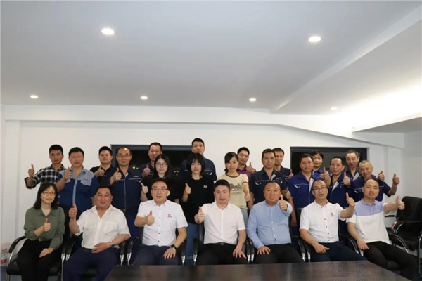 國(guó)威管理升級(jí)項(xiàng)目動(dòng)員大會(huì)合影 國(guó)威管理升級(jí)項(xiàng)目動(dòng)員大會(huì)合影