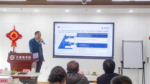 光大證券投行廣東業(yè)務(wù)部執(zhí)行董事占志鵬先生授課 光大證券投行廣東業(yè)務(wù)部執(zhí)行董事占志鵬先生授課