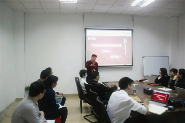 正睿咨詢集團(tuán)項目總監(jiān)涂亞清老師發(fā)表講話 正睿咨詢集團(tuán)項目總監(jiān)涂亞清老師發(fā)表講話