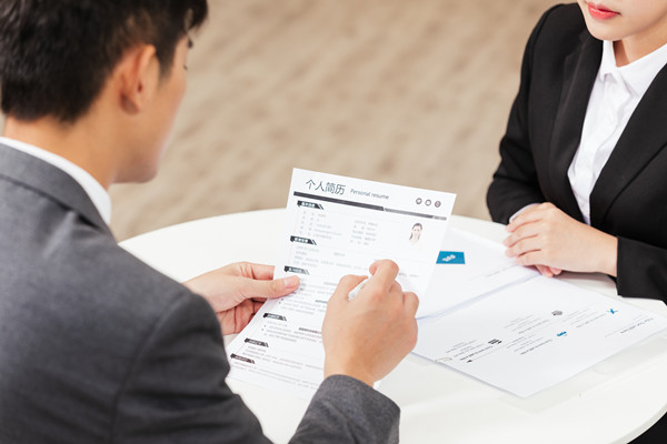 人力資源戰(zhàn)略:構(gòu)建企業(yè)成功的基礎(chǔ) 人力資源戰(zhàn)略:構(gòu)建企業(yè)成功的基礎(chǔ)