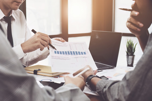 預算編制與控制：計劃、執(zhí)行與調(diào)整