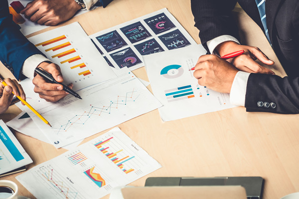 幫助企業(yè)應(yīng)對變革挑戰(zhàn)，實現(xiàn)組織轉(zhuǎn)型與優(yōu)化