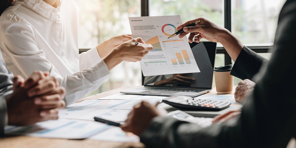 從績(jī)效數(shù)據(jù)中提取洞察:用分析推動(dòng)決策制定 從績(jī)效數(shù)據(jù)中提取洞察:用分析推動(dòng)決策制定