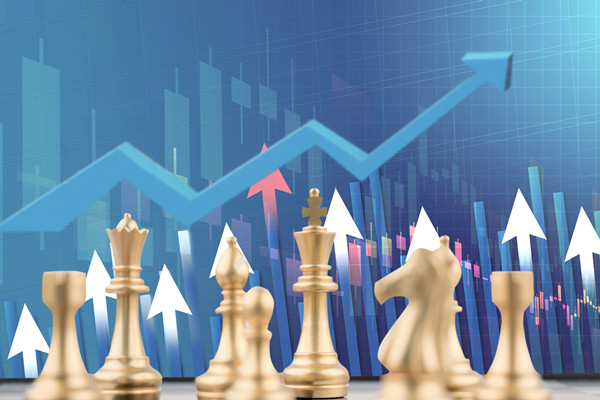 全面評估戰(zhàn)略風(fēng)險，及時調(diào)整戰(zhàn)略方向