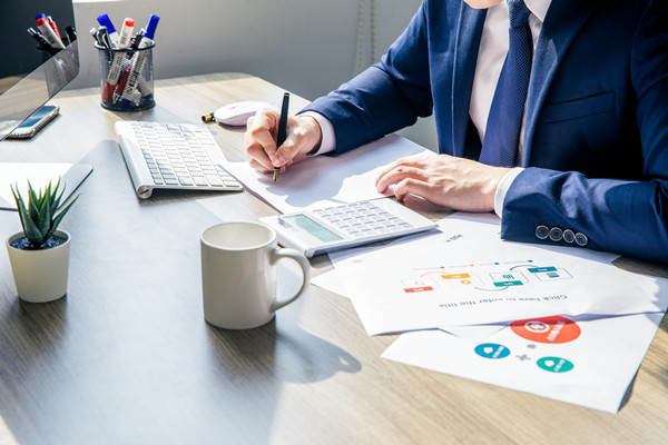 跨行業(yè)薪酬對(duì)比分析：掌握行情，引領(lǐng)企業(yè)薪酬戰(zhàn)略