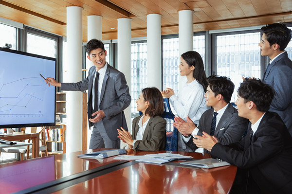 優(yōu)化組織內(nèi)部協(xié)同與溝通機(jī)制，提高組織效率和執(zhí)行力