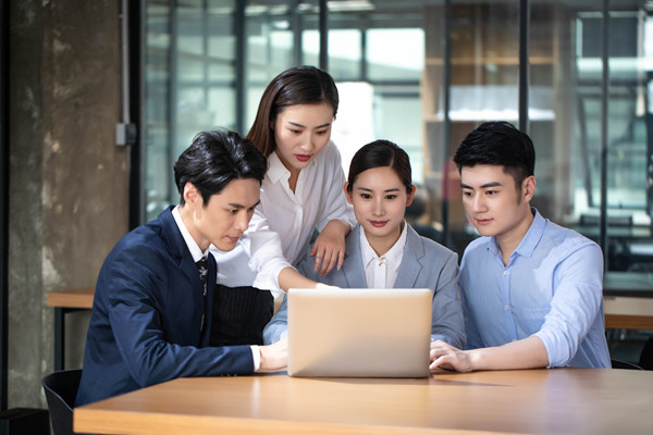 全面薪酬戰(zhàn)略實施：提升員工滿意度，提升企業(yè)績效