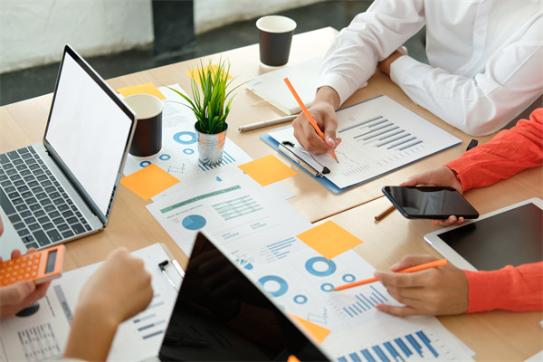 薪酬調整機制：定期調整，保持競爭力