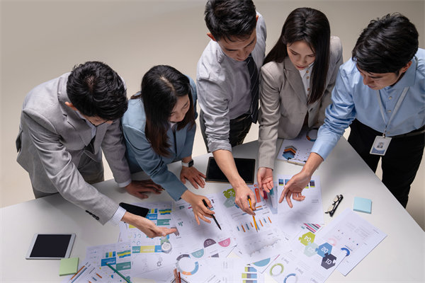 制定精準經(jīng)營計劃，引領(lǐng)企業(yè)穩(wěn)健發(fā)展，實現(xiàn)長遠目標