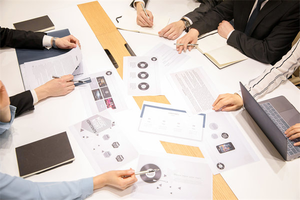 市場(chǎng)調(diào)研：深入了解市場(chǎng)，制定有效營(yíng)銷策略