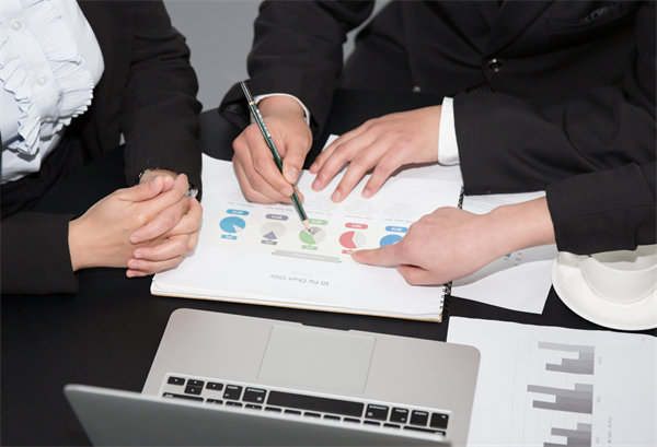 集團(tuán)戰(zhàn)略規(guī)劃和年度經(jīng)營(yíng)計(jì)劃不匹配怎么辦？