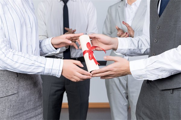 人力資源激勵機(jī)制的物質(zhì)激勵與非物質(zhì)激勵怎么運用？