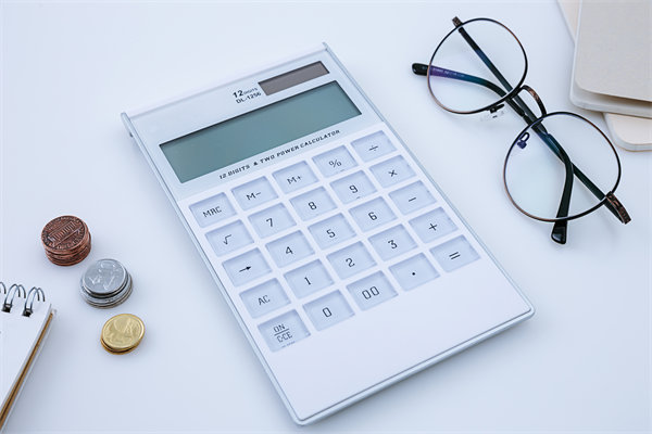 根據(jù)薪酬的構(gòu)成來確定不同競(jìng)爭(zhēng)性薪酬政策怎么制定？