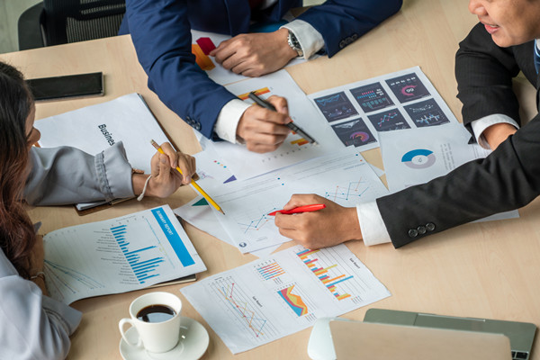 如何構(gòu)建有效的集團(tuán)風(fēng)險(xiǎn)管理框架，應(yīng)對不確定性？