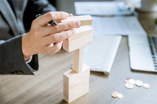 集團(tuán)管控如何平衡創(chuàng)新與穩(wěn)定，推動(dòng)可持續(xù)發(fā)展？