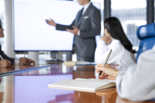 集團(tuán)內(nèi)部溝通機(jī)制如何優(yōu)化，促進(jìn)信息暢通？