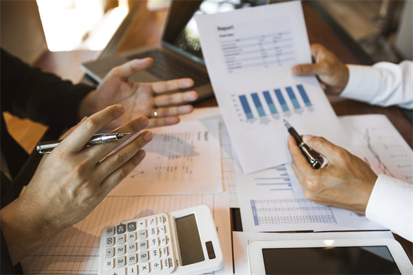 薪酬結(jié)構(gòu)如何平衡固定與浮動(dòng)部分，激勵(lì)員工績效？